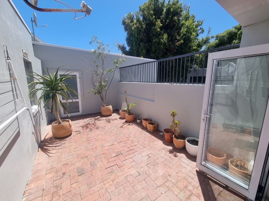 2 Bedroom Property for Sale in Claremont Upper Western Cape